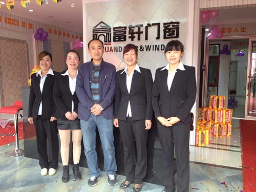 &ldquo;攜手同行，共創(chuàng)輝煌&rdquo; 熱烈慶祝赫章富軒專賣店隆重開業(yè)