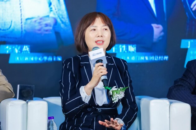 山東華建鋁業集團有限公司常務副總裁、中歐節能門窗產業發展聯盟執行主席兼秘書長、 易歐思門窗董事長丁三蓮